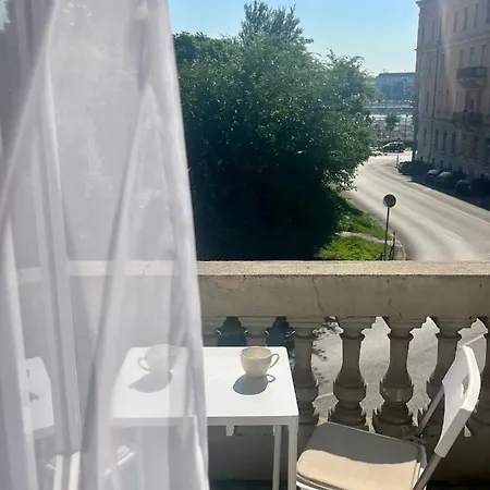 Danube Terrace Boutique With Private Sauna شقة